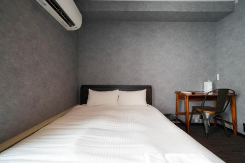 Gulta vai gultas numurā naktsmītnē Residence Hotel Stripe Sapporo