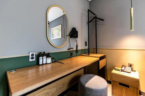 a dressing room with a mirror and a desk at Hotel No. 25 Gyeongju bus terminal in Gyeongju