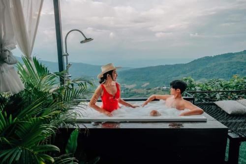 a man and a woman sitting in a bath tub at ฮิมสวน โฮมสเตย์ Him suan homestey in Ban Thung Phan Ha