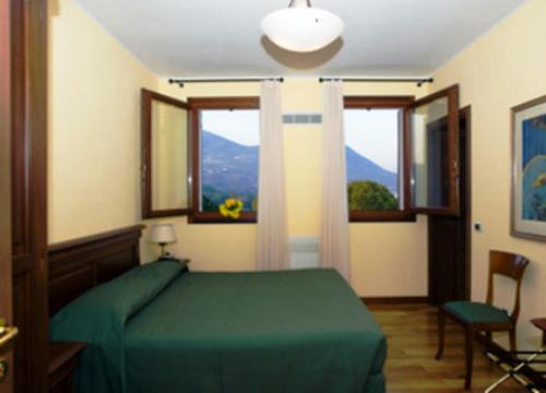 A bed or beds in a room at Villa Del Poeta