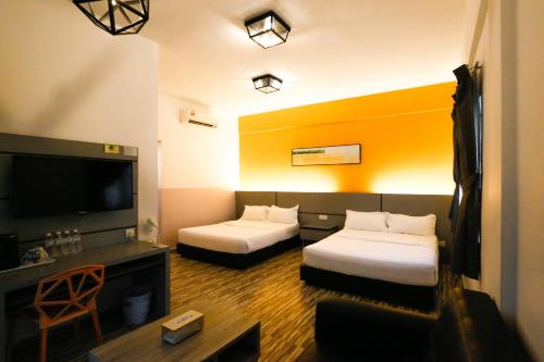 Postel nebo postele na pokoji v ubytování Travelland Hotel