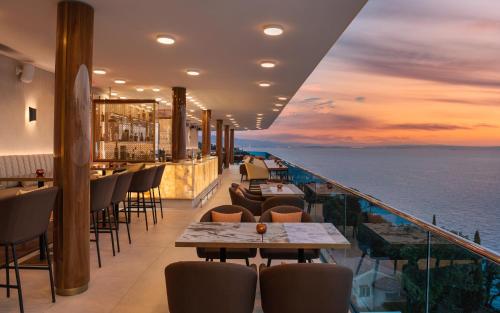 a restaurant with a view of the ocean at Hilton Rijeka Costabella Beach Resort And Spa in Rijeka