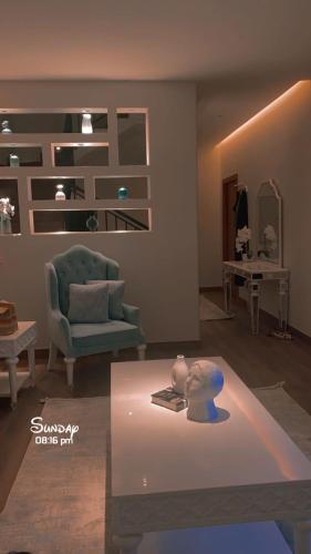 Ruang duduk di Unique Home