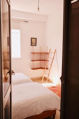 a bedroom with two beds and a ladder in it at Olas Experience - Tidehunter in Imsouane