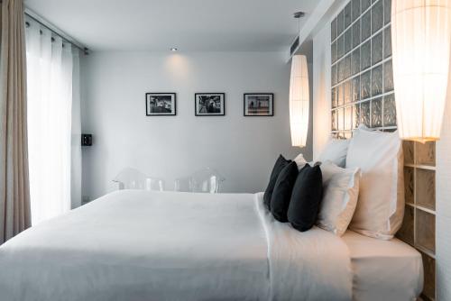 Ένα ή περισσότερα κρεβάτια σε δωμάτιο στο Kube Hôtel Paris