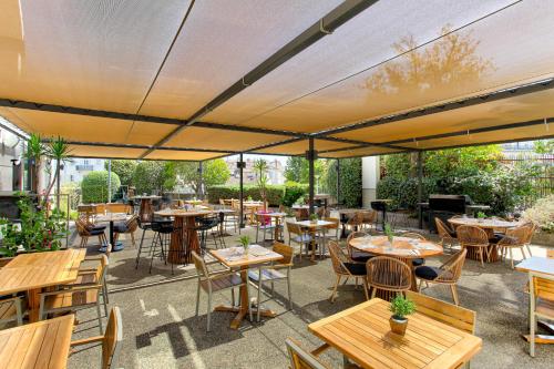 an outdoor patio with tables and chairs and tablesktop at ibis Marseille Centre Gare Saint Charles in Marseille