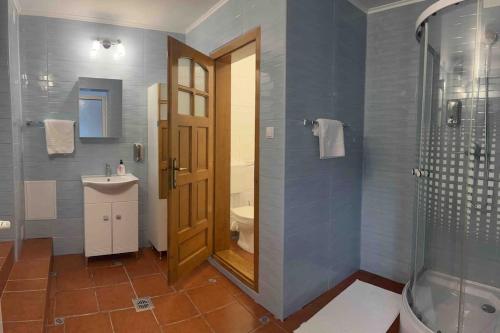 a bathroom with a shower and a toilet and a sink at Vila Tequila Sinaia in Sinaia