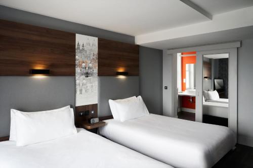 Aloft Lower Ground Twin Room with Two Twin Beds
