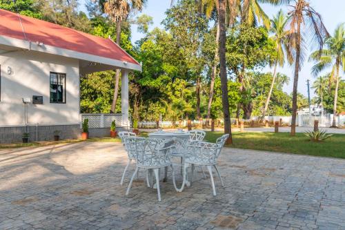 Κήπος έξω από το White Serenity Classic Pool Villa Udupi
