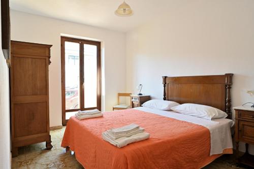a bedroom with a bed with two towels on it at Casa Giovanni in Cala Gonone
