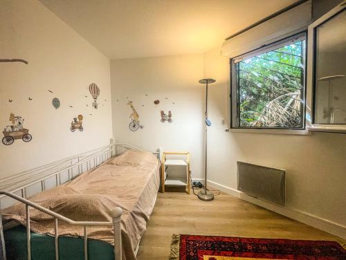 a bedroom with a bed and a window at LE BUNKER Prado Plage Velodrome in Marseille