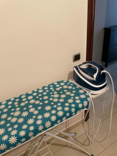 a hospital bed with a blue blanket with white flowers at Λευτερης in Lákkoma