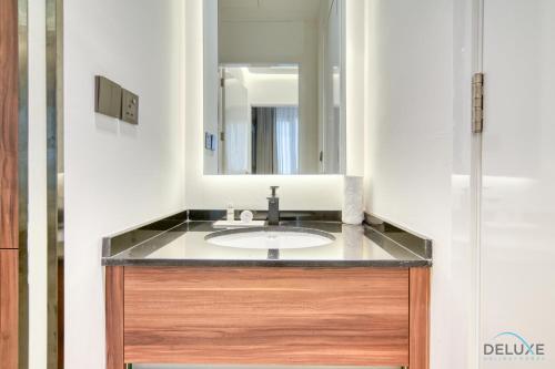 Koupelna v ubytování Modern 1BR at Marina Park Dubai Marina by Deluxe Holiday Homes