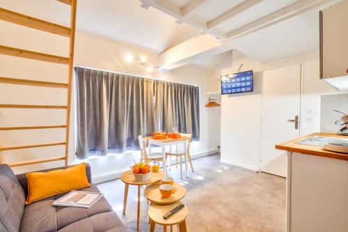 a living room with a couch and a table at Top Destination Pontoise in Pontoise