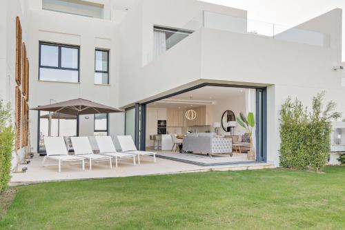 Luxury SeaView 3 bedroom apartment - along Golf course of Finca Cortesin