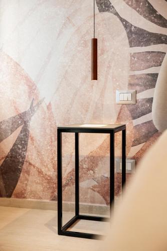 a table in front of a wall with an american flag at Bed and Breakfast Le Foglie in Altamura