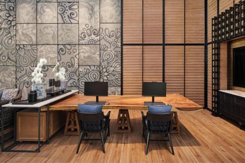 Gambar di galeri bagi Four Points by Sheraton Phuket Patong Beach Resort di Pantai Patong