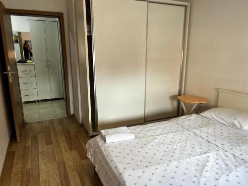 Una cama o camas en una habitación de Blini Complex