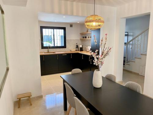 Escape to Serenity - 3 Bedroom Townhouse by the Sea!
