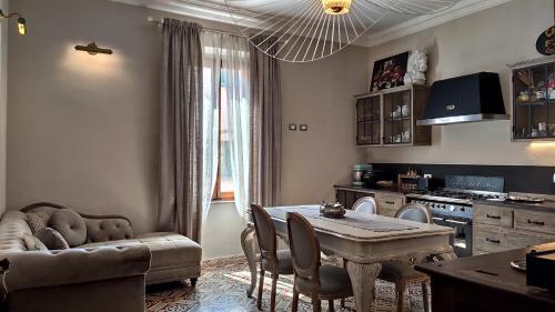 Η κουζίνα ή μικρή κουζίνα στο Residenza d'Epoca CAVALIERE - Romantic Rooms