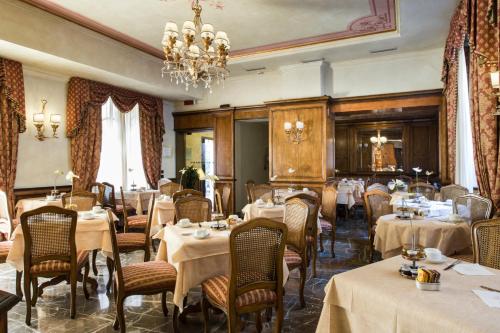 Reštaurácia alebo iné gastronomické zariadenie v ubytovaní Adler Cavalieri Hotel-Private Spa & Gym
