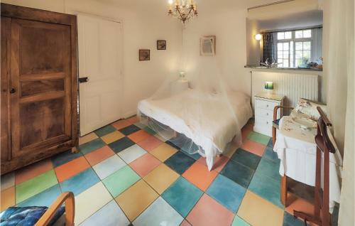 a room with a bed and a colorful floor at Awesome Apartment In Puissalicon With Wifi in Puissalicon
