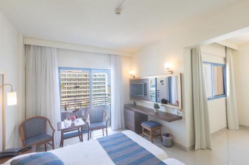 Postel nebo postele na pokoji v ubytování Iliada Beach Hotel