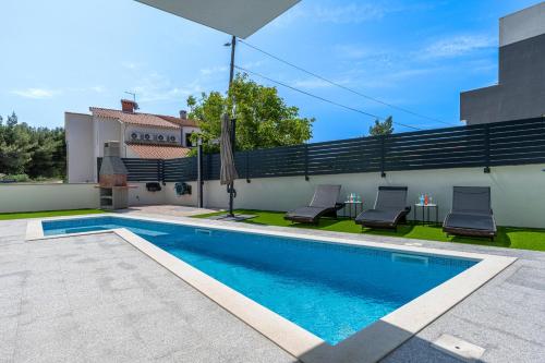 Swimmingpoolen hos eller tæt på Apartment Rose