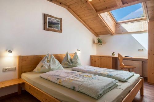 a bedroom with a bed and a desk and a window at Mongaduierhof Apt Schlern in Fie allo Sciliar
