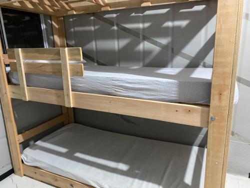 Двох'ярусне ліжко або двоярусні ліжка в номері Pousada Park Container