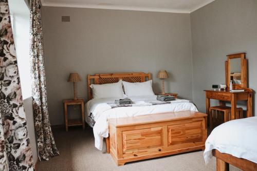 Un pat sau paturi într-o cameră la Ruigtevallei Lodge