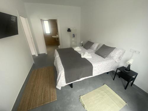 Ένα ή περισσότερα κρεβάτια σε δωμάτιο στο Apartamentos Santamira Street