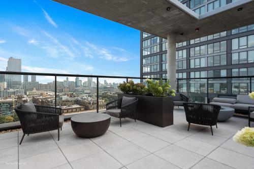 a balcony with chairs and a table on a building at NEW apts near Union Park w full amenities - Cloud9-1044 in Chicago