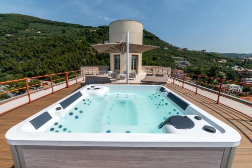 a hot tub on the deck of a cruise ship at Grand Hotel Torre Fara in Chiavari