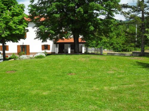 Taman di luar Apartmani Bartulasi