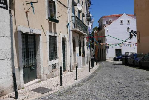 Alfama's Hidden Terrace Gem