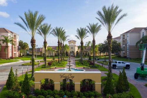 a park with palm trees and a fountain at Location Location Orlando Resort Near All Parks! Int'l Dr in Orlando