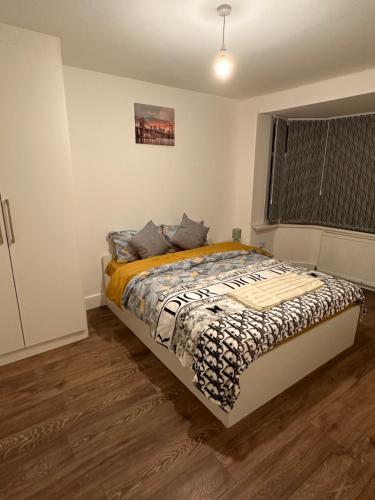 a bedroom with a bed and a window in it at Lovely Hillingdon Family Holiday Home - 6 bedrooms in Ickenham