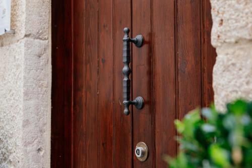 a wooden door with a metal handle on it at Bed and Breakfast Le Foglie in Altamura