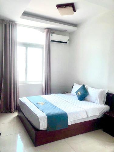 a bedroom with a large bed with a window at Holiday Hotel 2 in An Khê