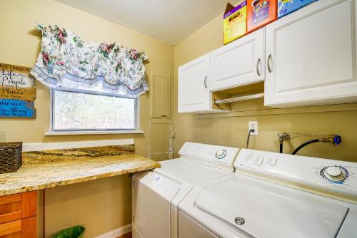 ポールズボにあるCharming Poulsbo Retreat Hood Canal Views!のギャラリーの写真