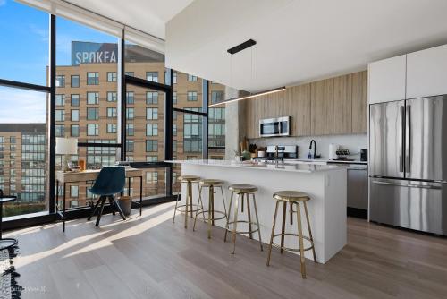 Kuchyň nebo kuchyňský kout v ubytování Avenir West Loop Penthouses with Iconic City Views