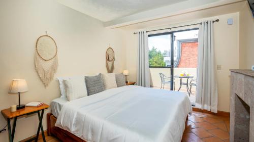 Ліжко або ліжка в номері Centro 2BR, Rooftop Terrace, Walk to Parroquia