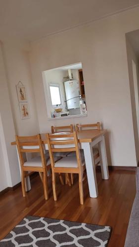 a dining room with a table and chairs at Chacabuco Centro Apartment in Tandil