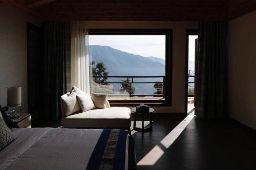 Gallery image of An extravagant Pushp villa overlooking the Ganges in Narendranagar