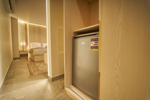 a small refrigerator in a hallway with a bedroom at Gold's Pyramids Hotel in Cairo
