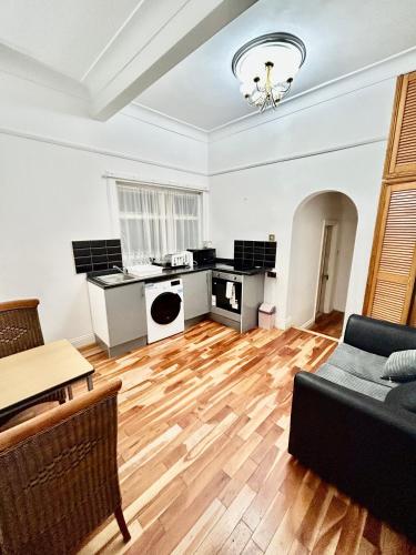 Gallery image of One Bed Ground Floor Flat With Parking - South West London in Norbury