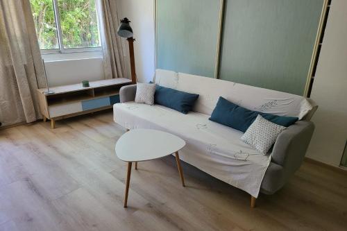 Photo de la galerie de l'établissement Quiet and well appointed cocoon in Vidauban, à Vidauban