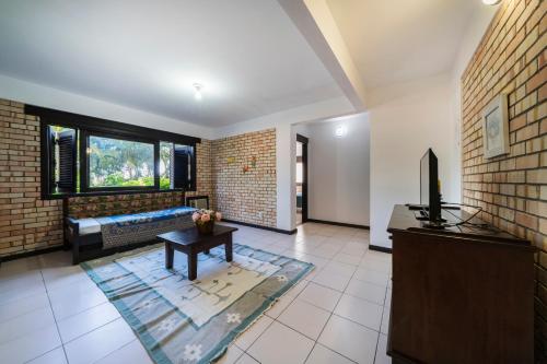 a living room with a couch and a table at Pousada Albacora in Bombinhas
