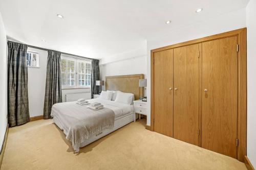Postel nebo postele na pokoji v ubytování Luxury Apartment Next to Hyde Park